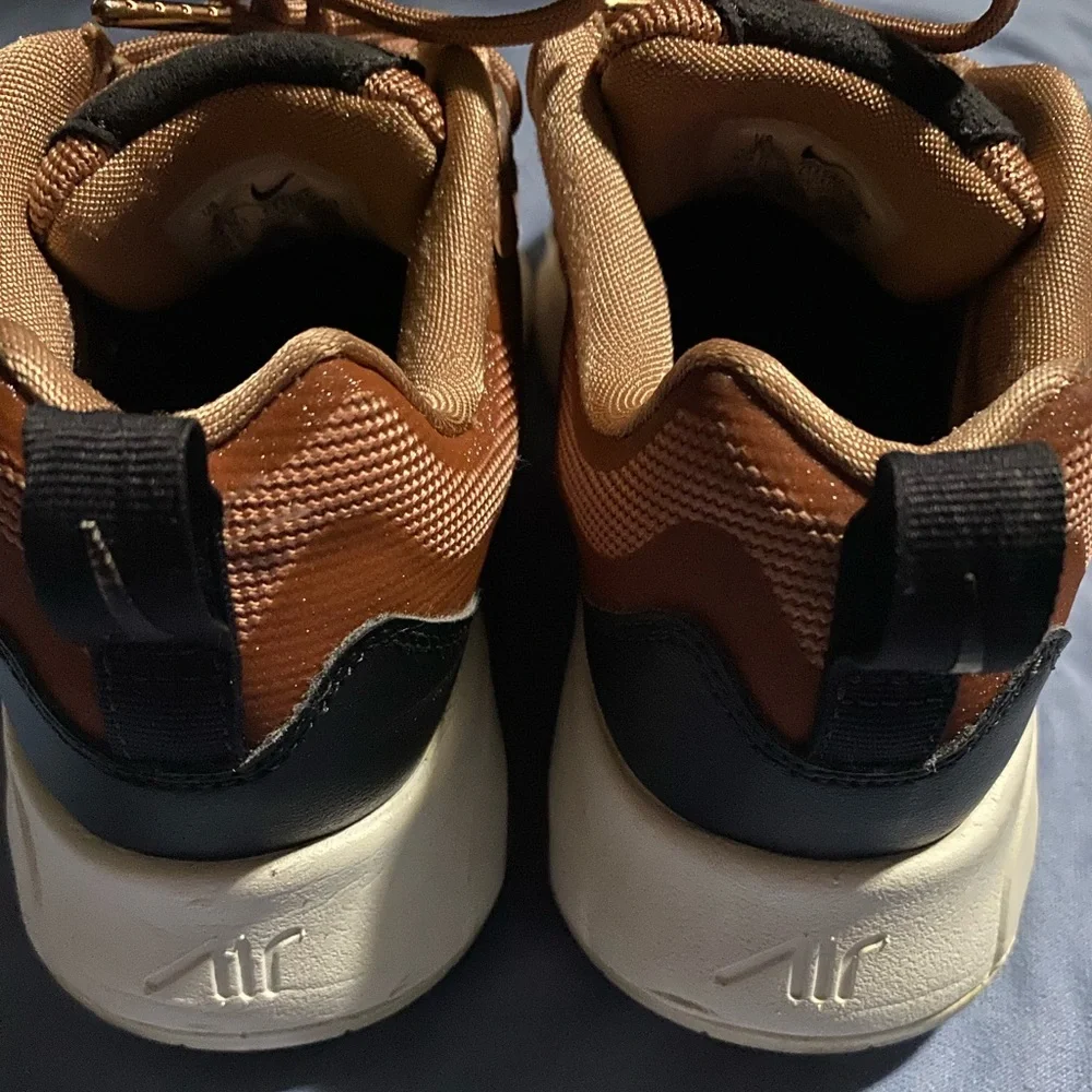 Nike Women’s Brown and Black Sneakers Size 6